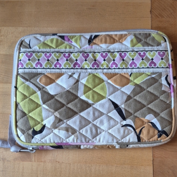Vera Bradley Accessories - Vera Bradley Quilted Floral E-Reader/ Tablet Case